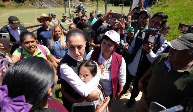 “Seguimos en territorio. Saldremos adelante”: Presidenta Claudia Sheinbaum en su segundo día de recorrido en zonas afectadas por las lluvias