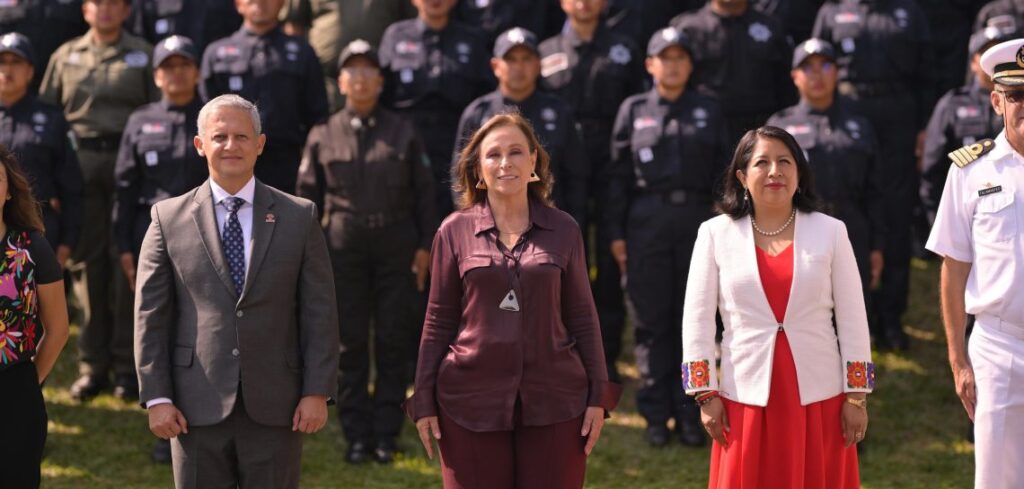 Graduacion-y-entrega-de-equipo-2-1140x544