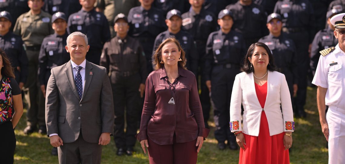 Graduacion-y-entrega-de-equipo-2-1140x544