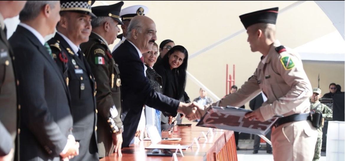 Veracruz reconoce a jóvenes en ceremonia de entrega de cartillas