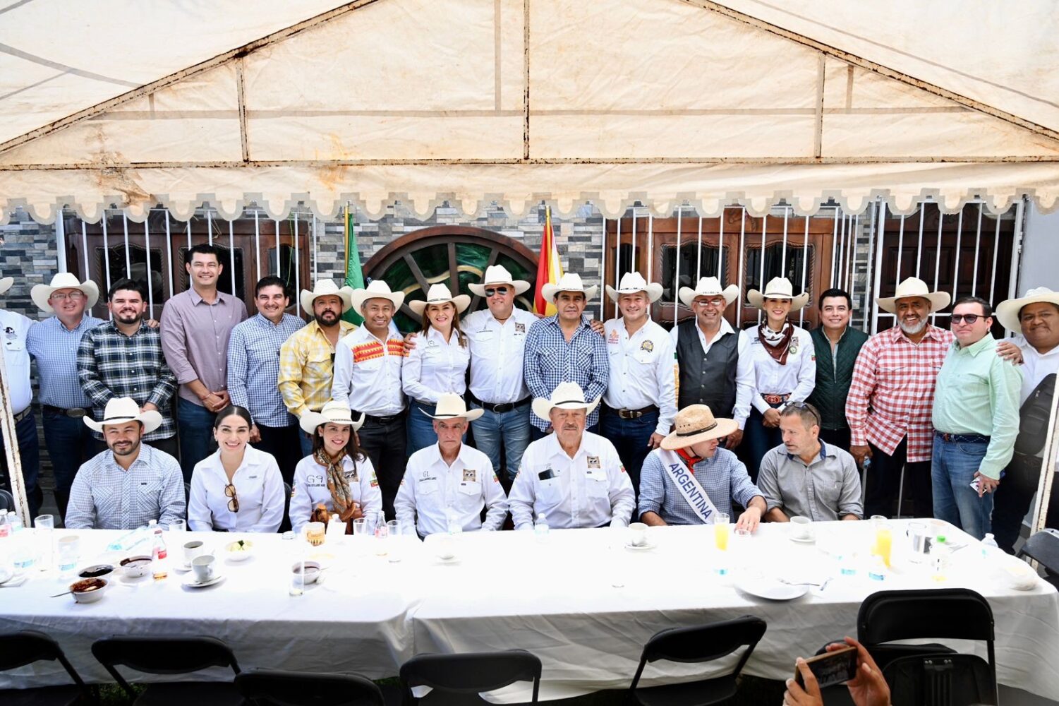 Encabeza diputado Esteban Bautista la 16ª Cabalgata Internacional de la Unidad