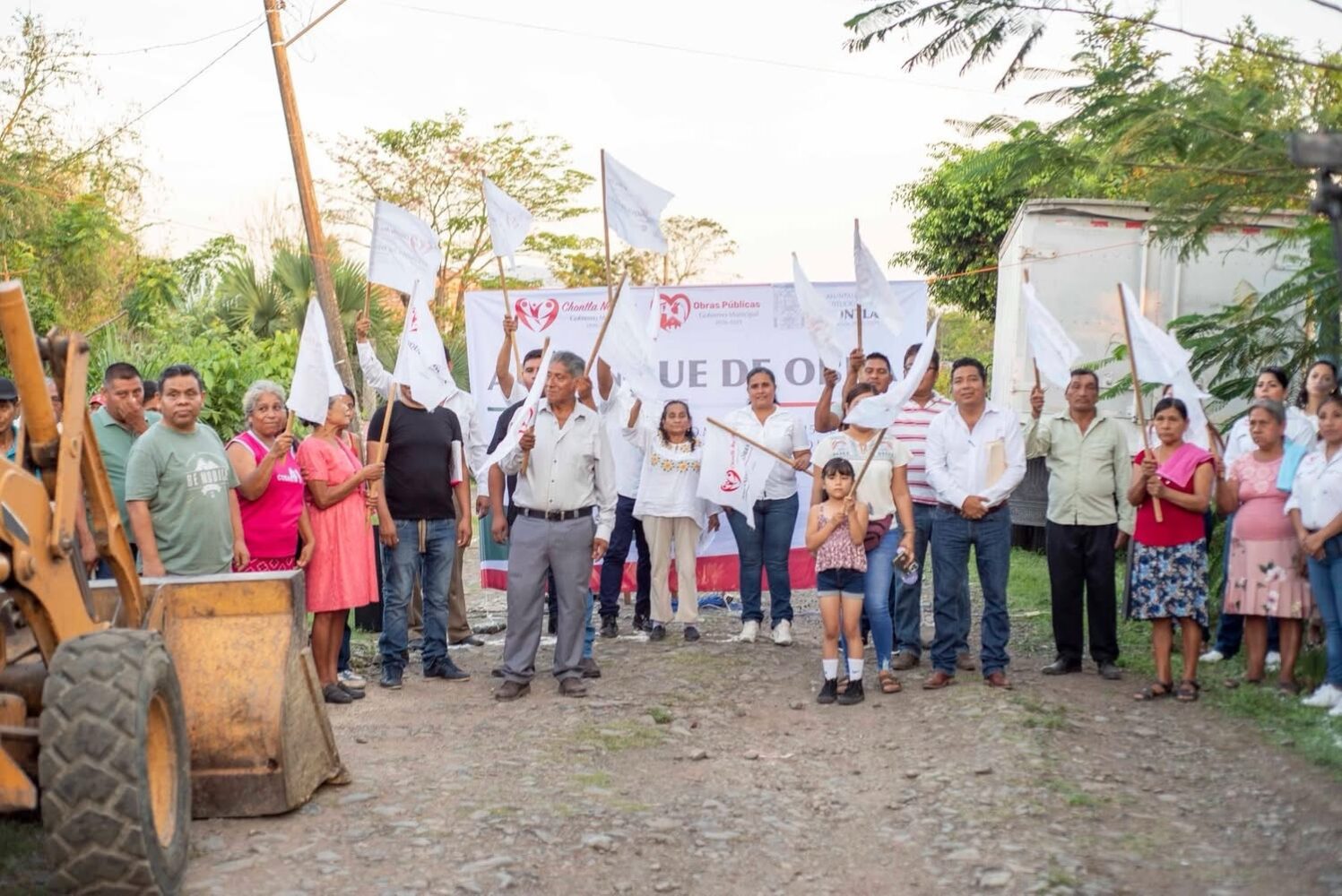 Inician trabajos de pavimentación en la localidad de San Francisco, Chontla